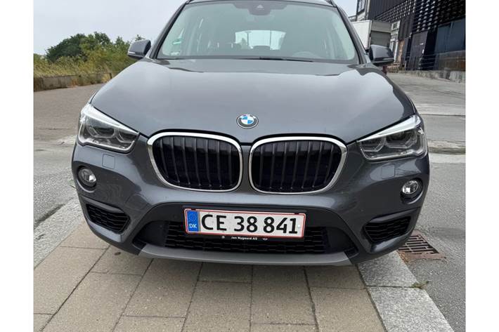 Grå BMW X1 fra 2019