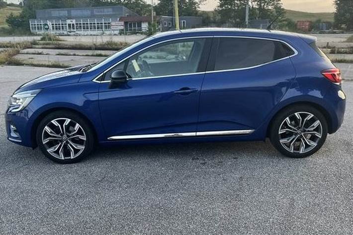 Blå Renault Clio V fra 2020
