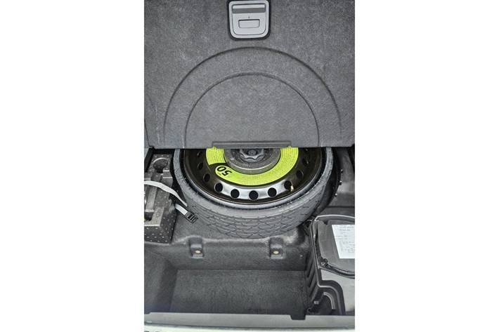 Grå Audi e-tron fra 2019