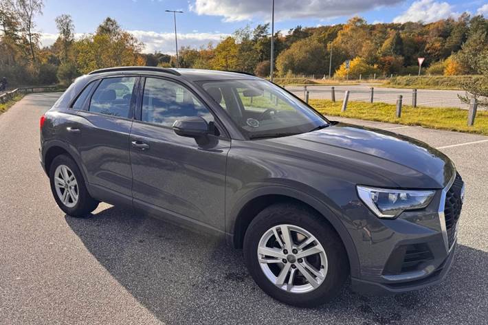 Grå Audi Q3 fra 2020 set udefra