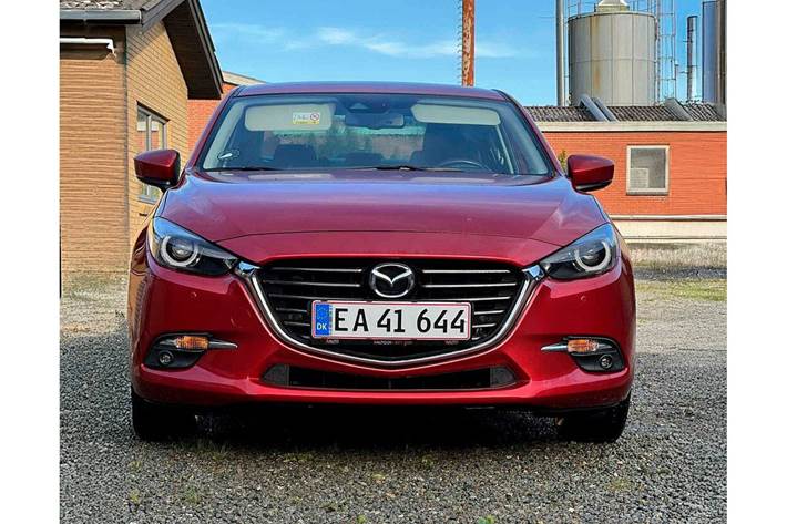 Rød Mazda 3 fra 2017