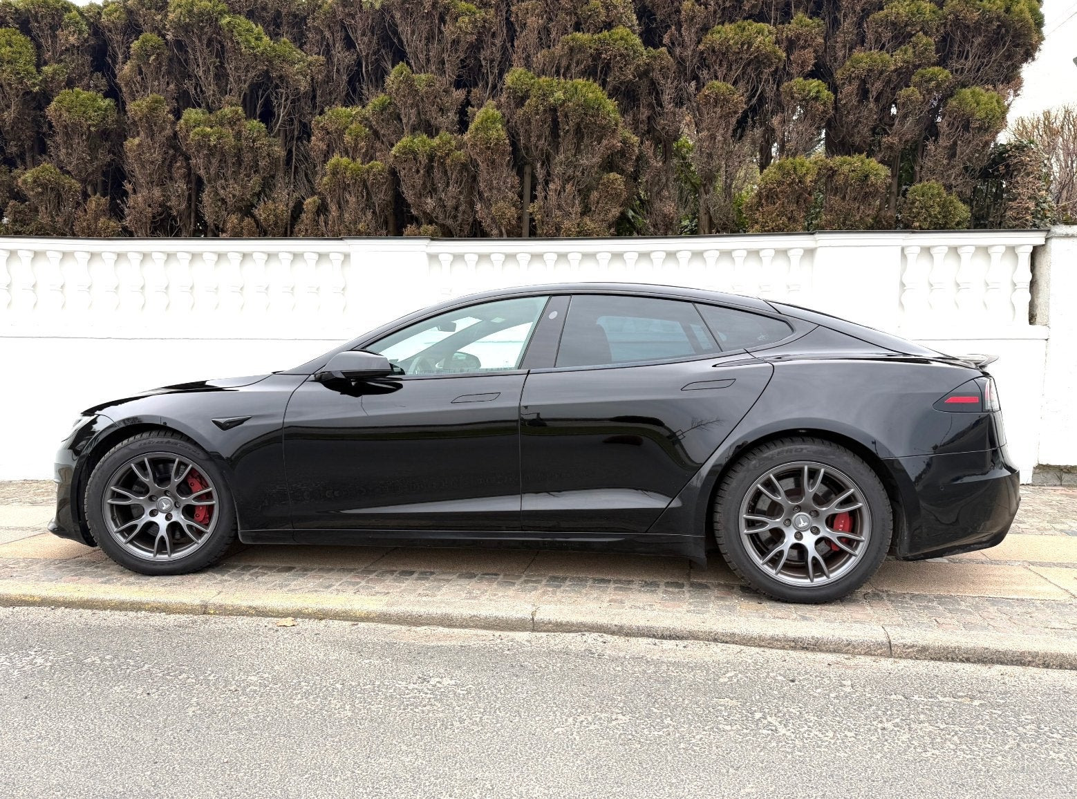 Sort Tesla Model S fra 2022
