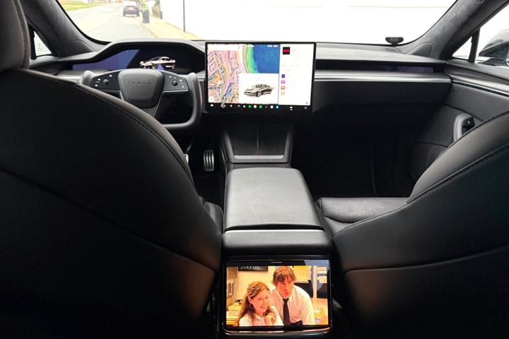 Sort Tesla Model S fra 2022