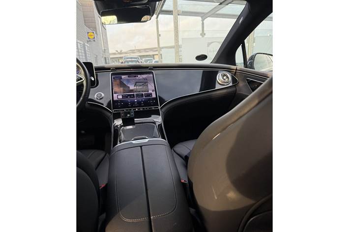 Sort Mercedes EQE350+ fra 2022