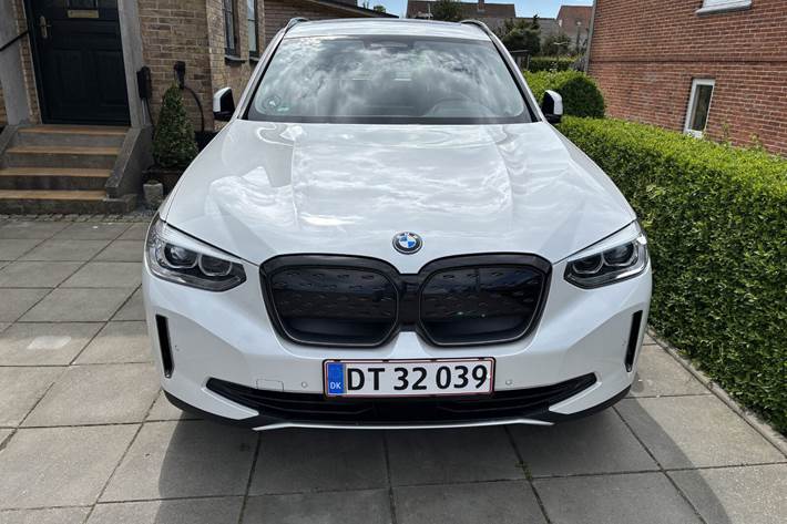 Hvid BMW iX3 fra 2021