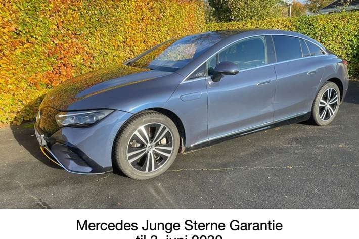 Blå Mercedes EQE350 fra 2024