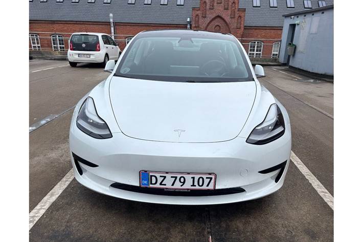 Hvid Tesla Model 3 fra 2020