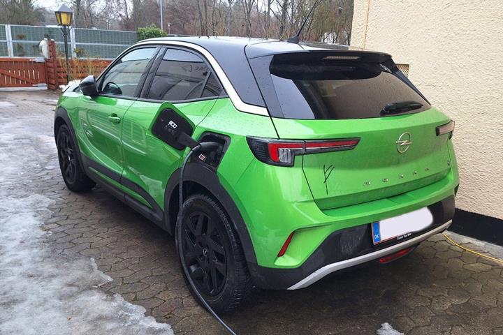 Grøn Opel Mokka-e fra 2022