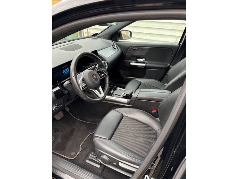 Mercedes EQA250