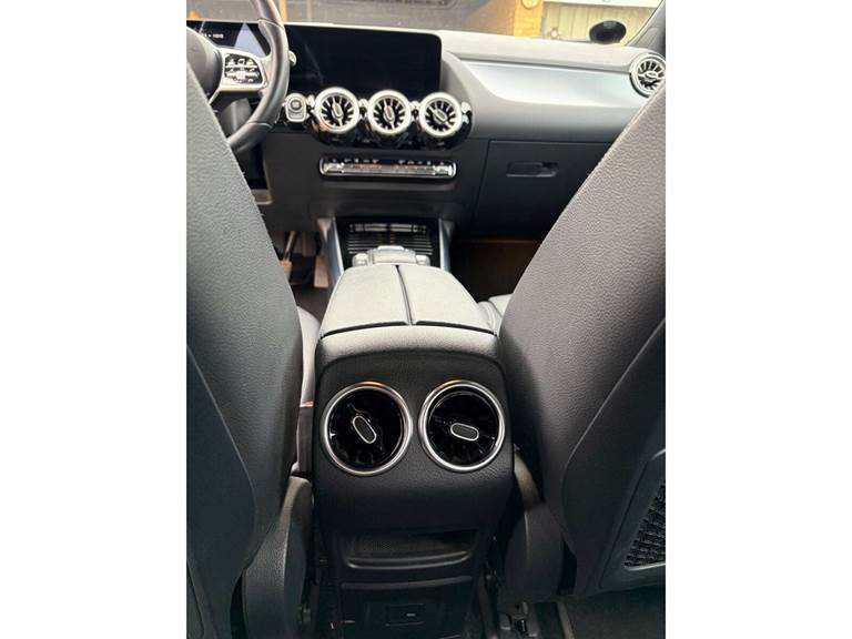 Mercedes EQA250