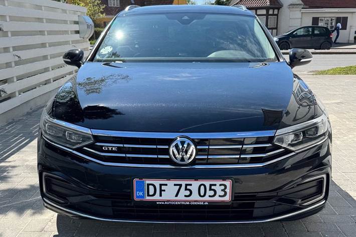 Sort VW Passat fra 2020