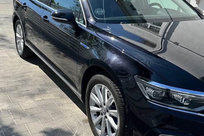 Sort VW Passat fra 2020