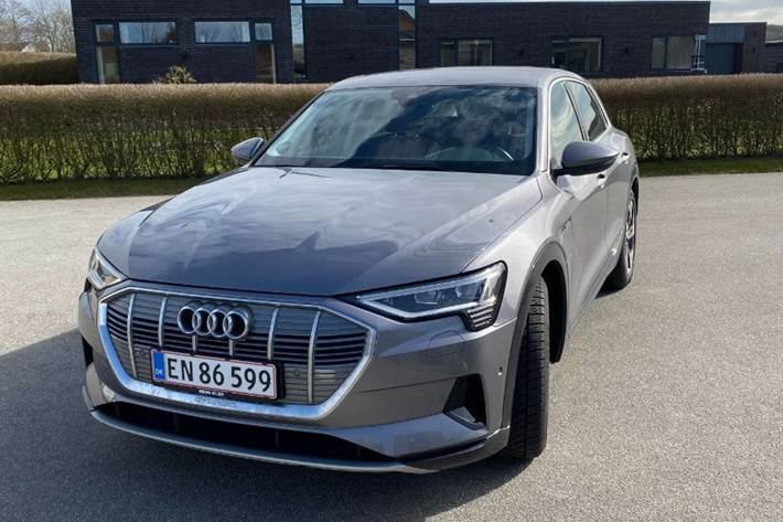 Grå Audi e-tron fra 2019