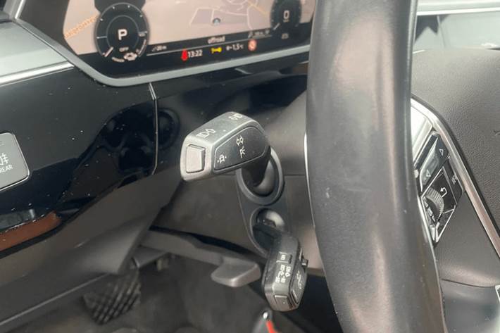 Grå Audi e-tron fra 2019