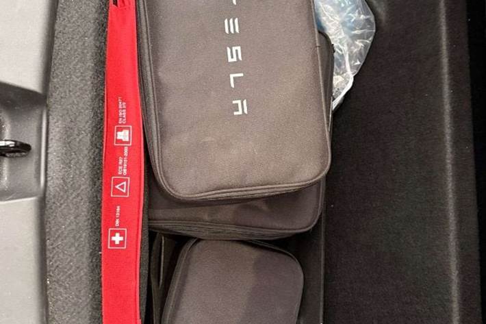 Sort Tesla Model Y fra 2022