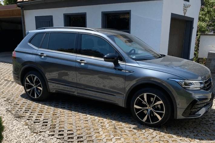 Grå VW Tiguan Allspace fra 2022