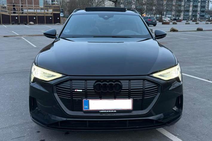 Sort Audi e-tron fra 2020