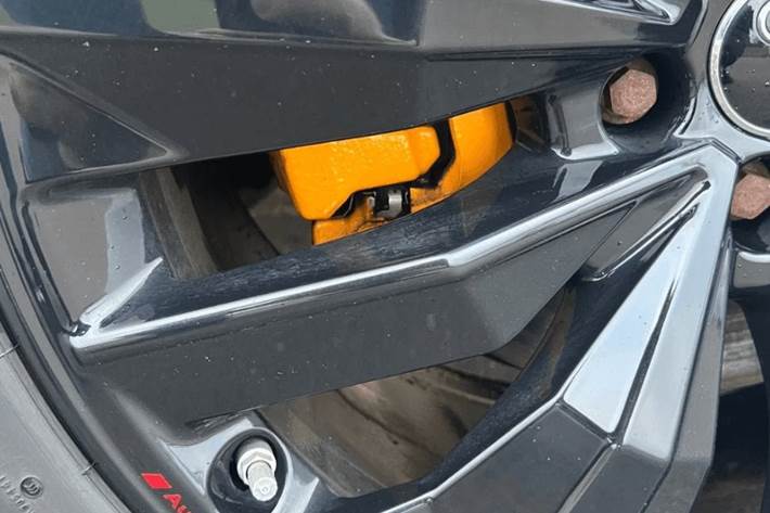 Hvid Audi e-tron S fra 2021