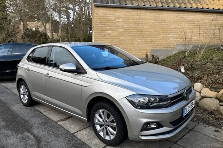 Grå VW Polo fra 2019