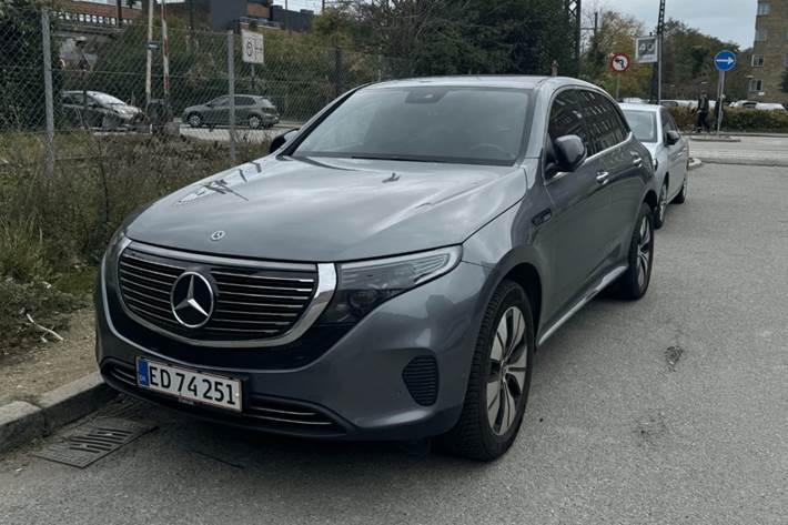 Grå Mercedes EQC400 fra 2020