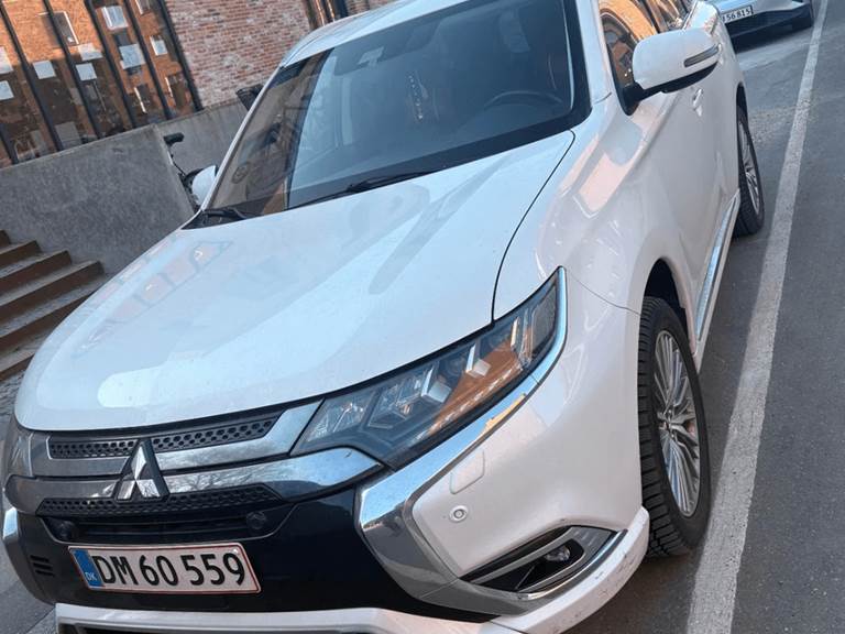 Mitsubishi Outlander 2,4 PHEV Intense CVT 4WD