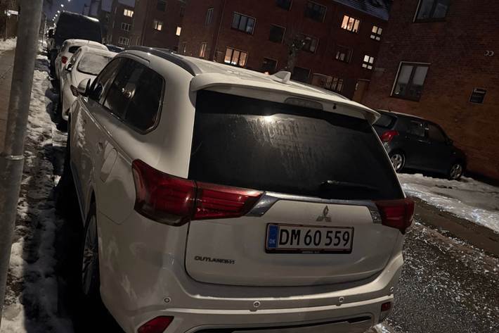 Hvid Mitsubishi Outlander fra 2020