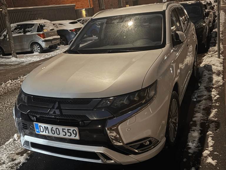 Mitsubishi Outlander 2,4 PHEV Intense CVT 4WD