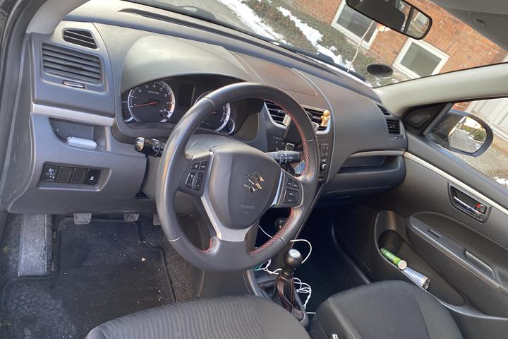 Sort Suzuki Swift fra 2014
