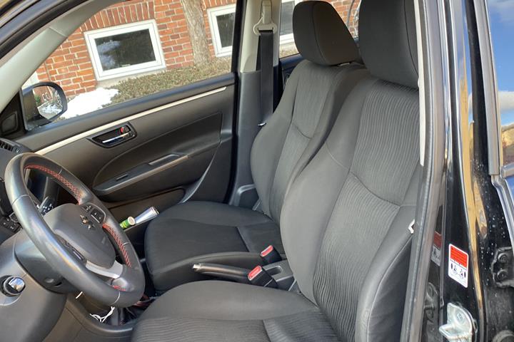 Sort Suzuki Swift fra 2014
