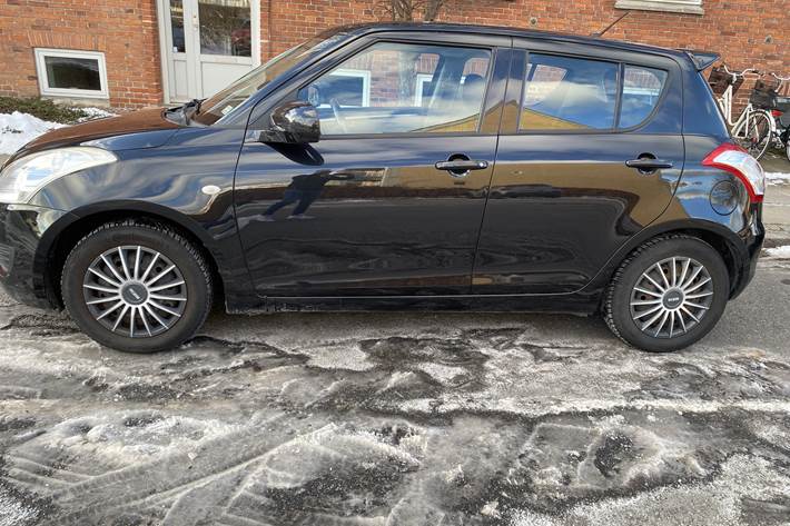 Sort Suzuki Swift fra 2014