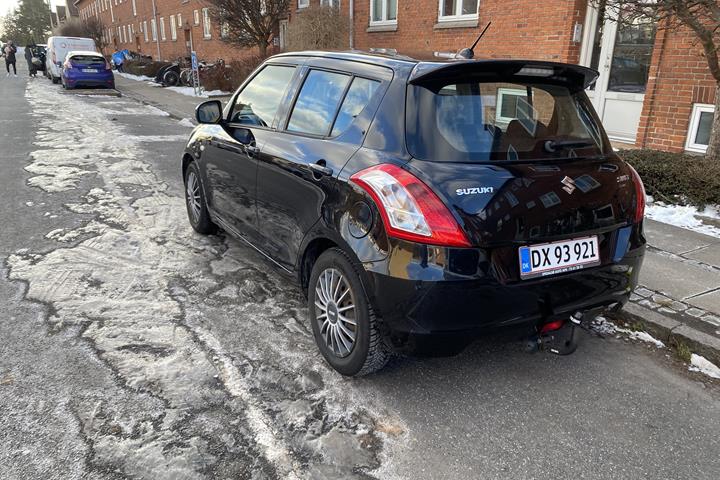 Sort Suzuki Swift fra 2014