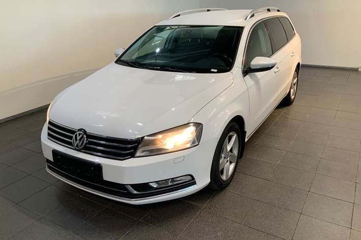 Hvid VW Passat fra 2013