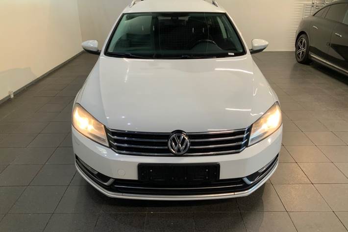 Hvid VW Passat fra 2013