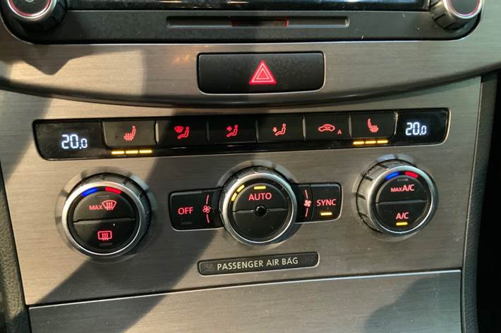 Hvid VW Passat fra 2013