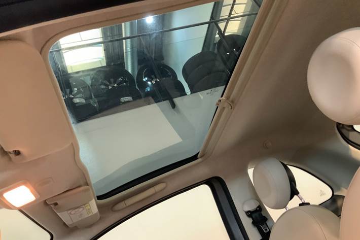 Grå Fiat 500 fra 2016