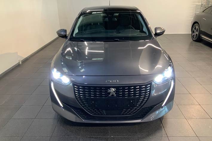 Grå Peugeot 208 fra 2020