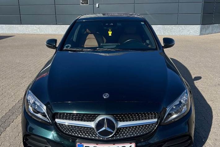 Grøn Mercedes C200 fra 2019