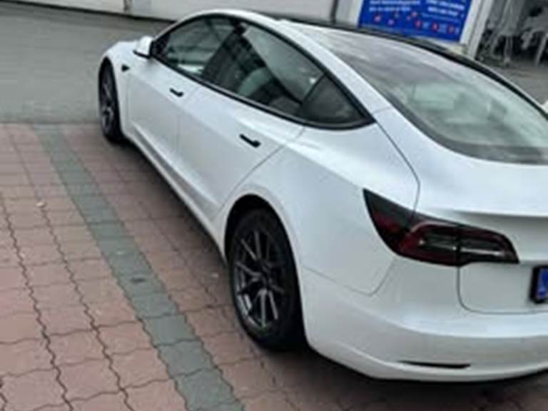 Tesla Model 3 Standard Range+ RWD