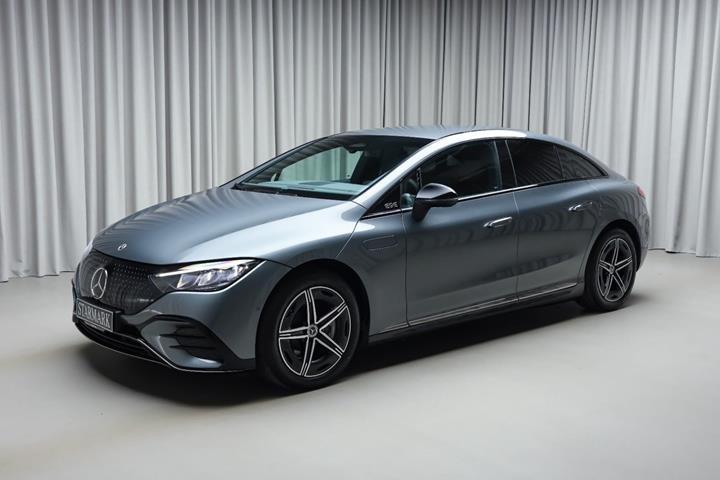 Grå Mercedes EQE350+ fra 2025