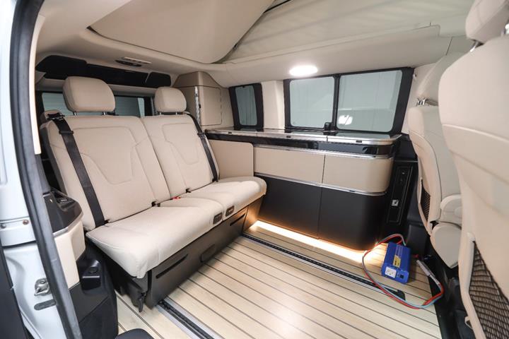 Hvid Mercedes V300 d fra 2020