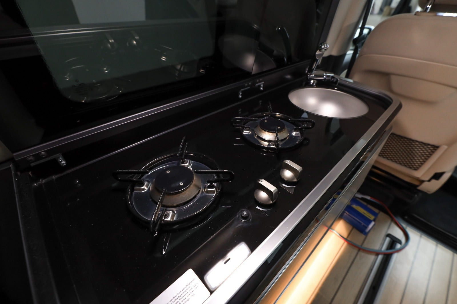 Hvid Mercedes V300 d fra 2020