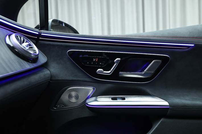 Grå Mercedes EQE350+ fra 2025