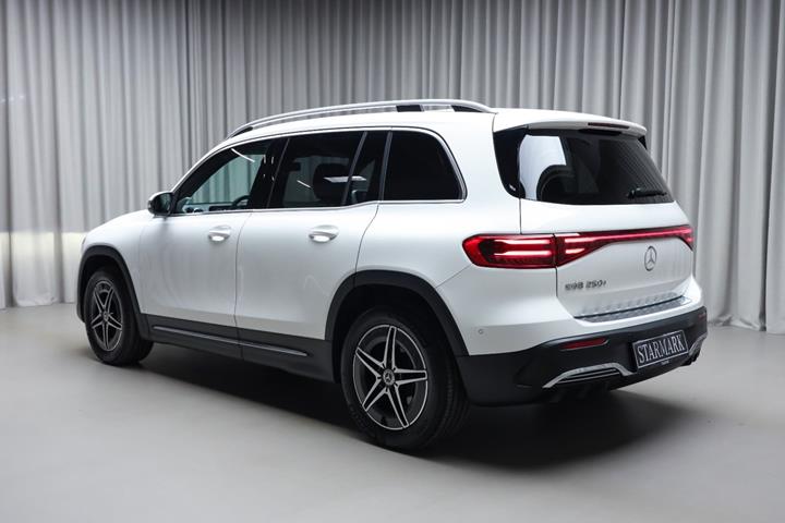 Hvid Mercedes EQB250+ fra 2026