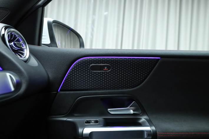 Hvid Mercedes EQB250+ fra 2026