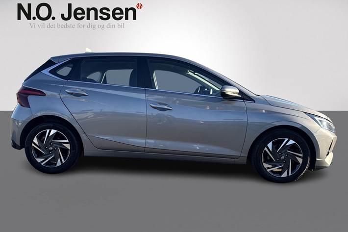 Grå Hyundai i20 fra 2022