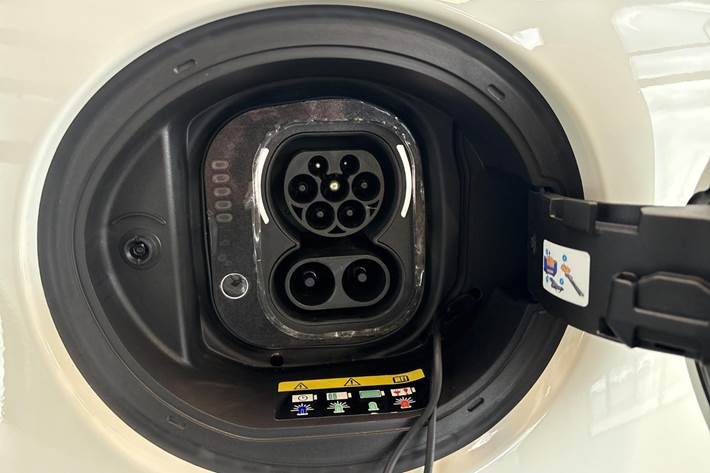 Hvid Fiat 500e fra 2023