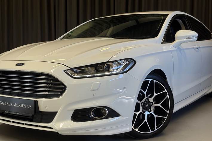 Hvid Ford Mondeo fra 2018