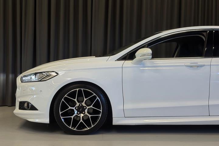 Hvid Ford Mondeo fra 2018