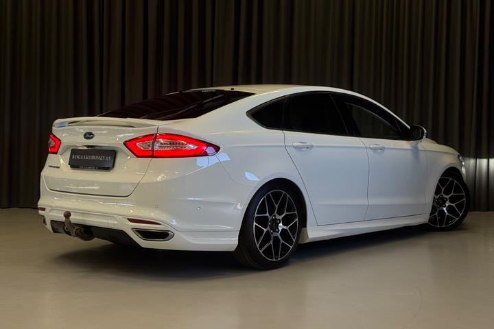 Hvid Ford Mondeo fra 2018