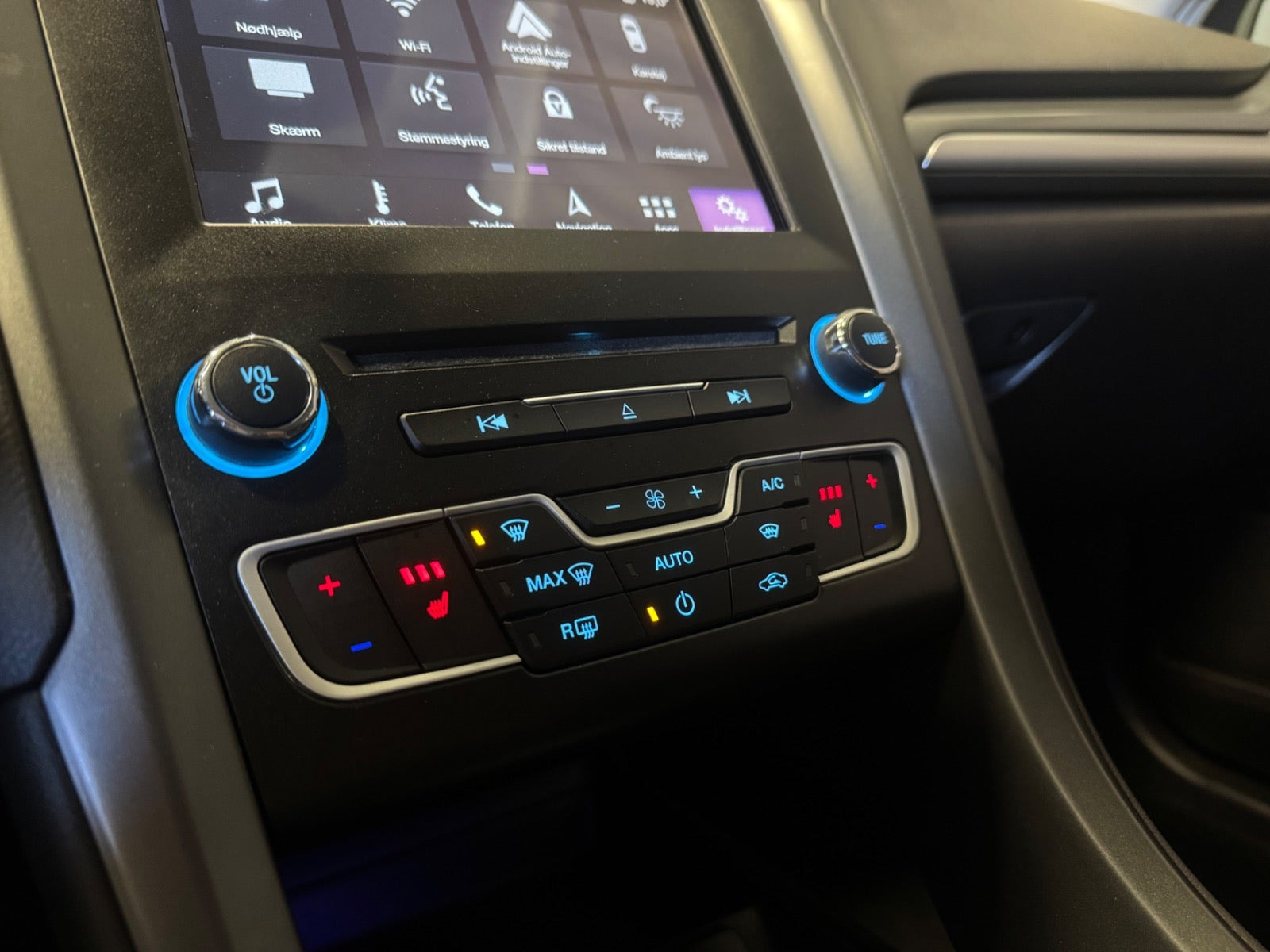 Hvid Ford Mondeo fra 2018
